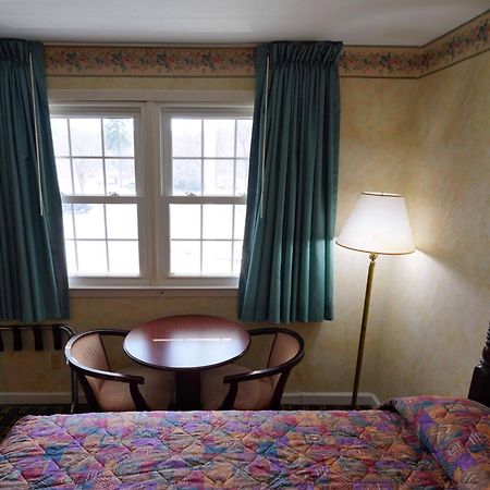 Pilgrim Inn Лі Екстер'єр фото