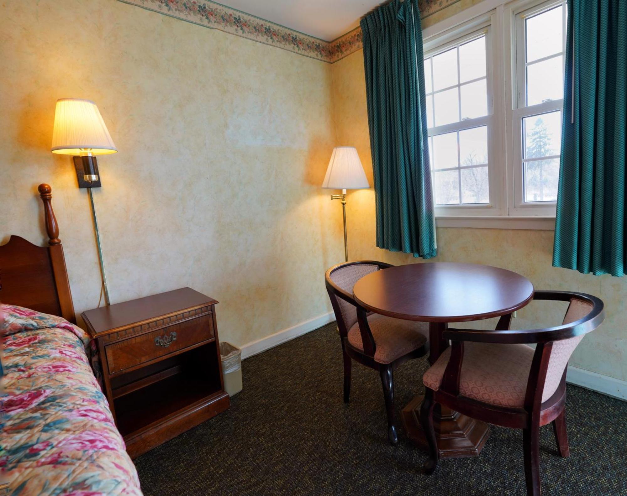 Pilgrim Inn Лі Екстер'єр фото