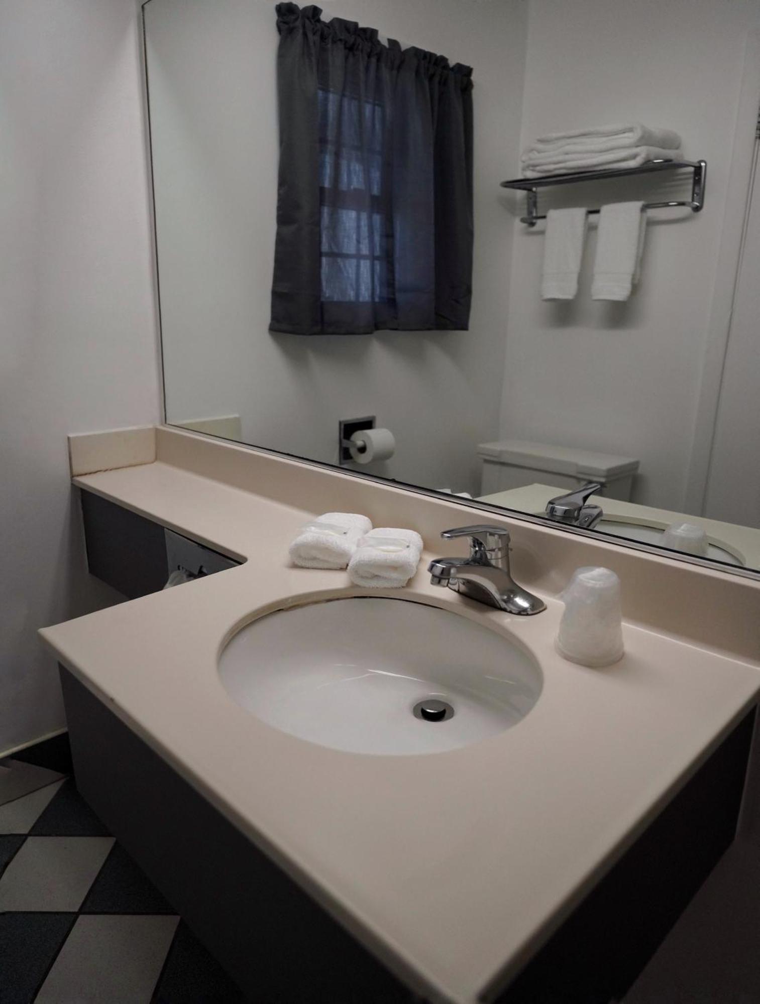 Pilgrim Inn Лі Екстер'єр фото